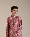 alt message - Manyavar Boys Boys Coral Pink Floral Patterned Kurta Set image number 0